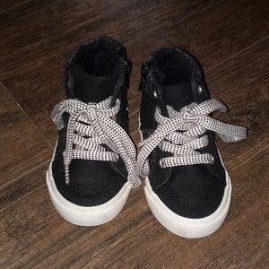 Old Navy toddler girls black/white shoes size 5.